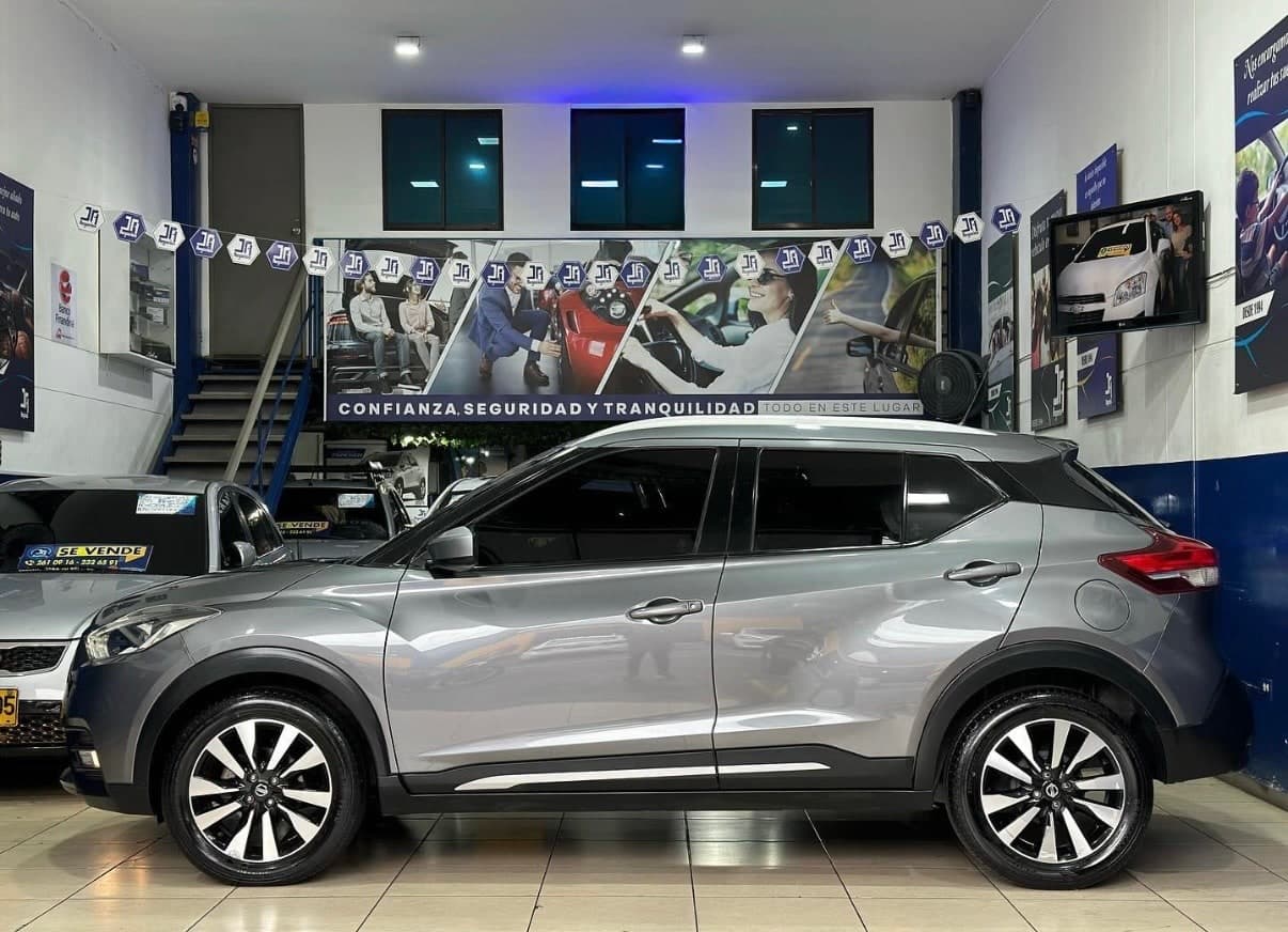 Nissan Kicks 2019 gris en venta en Medellín — foto adicional