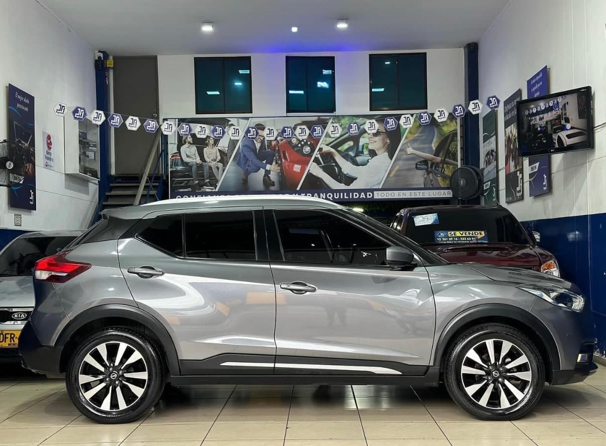 Nissan Kicks 2019 gris en venta en Medellín — foto adicional
