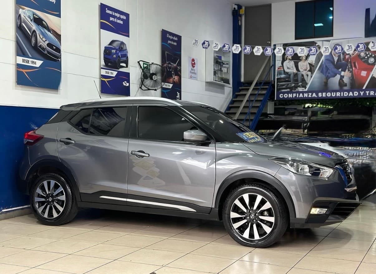 Nissan Kicks 2019 gris en venta en Medellín — foto adicional