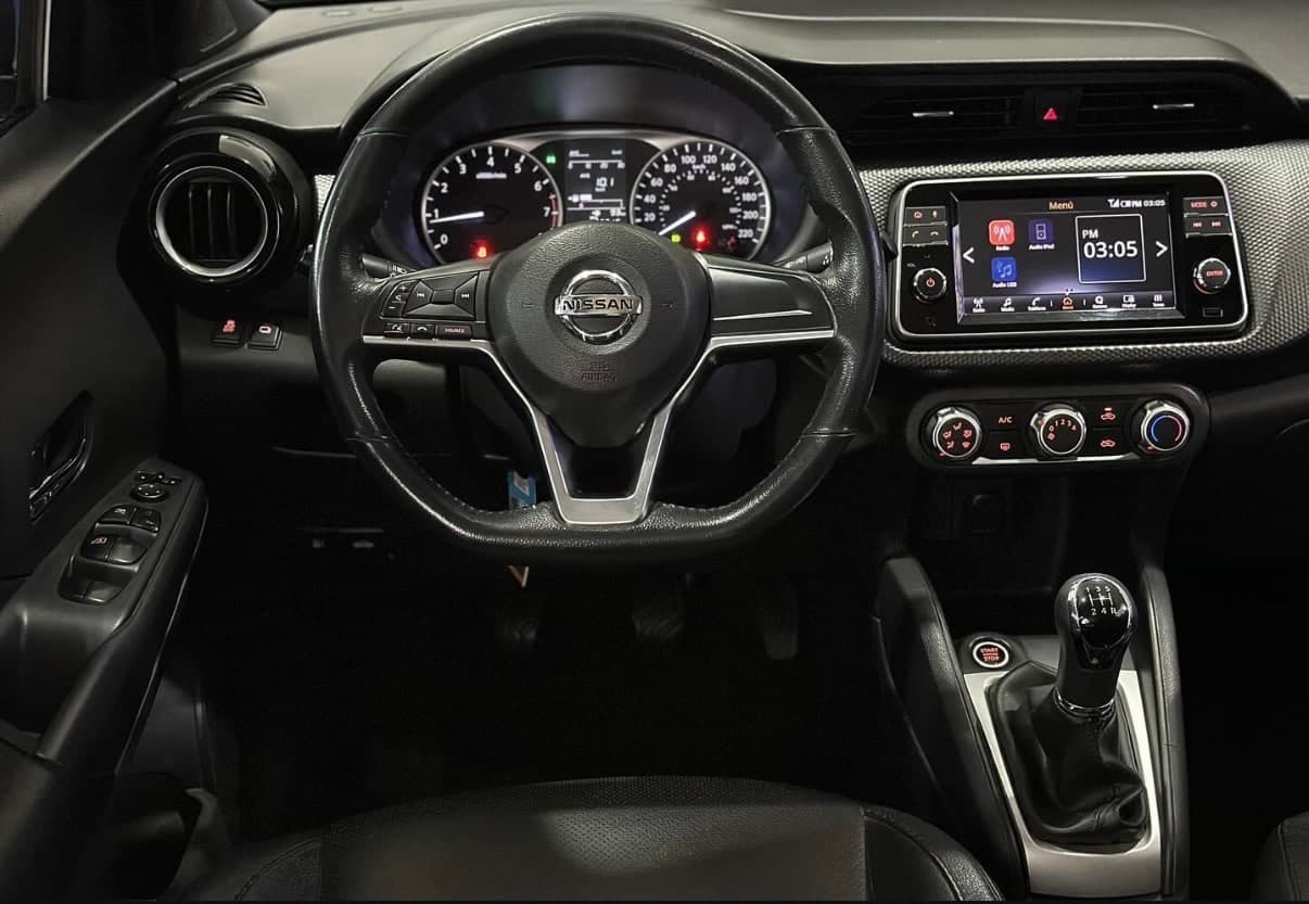 Nissan Kicks 2019 gris en venta en Medellín — foto adicional
