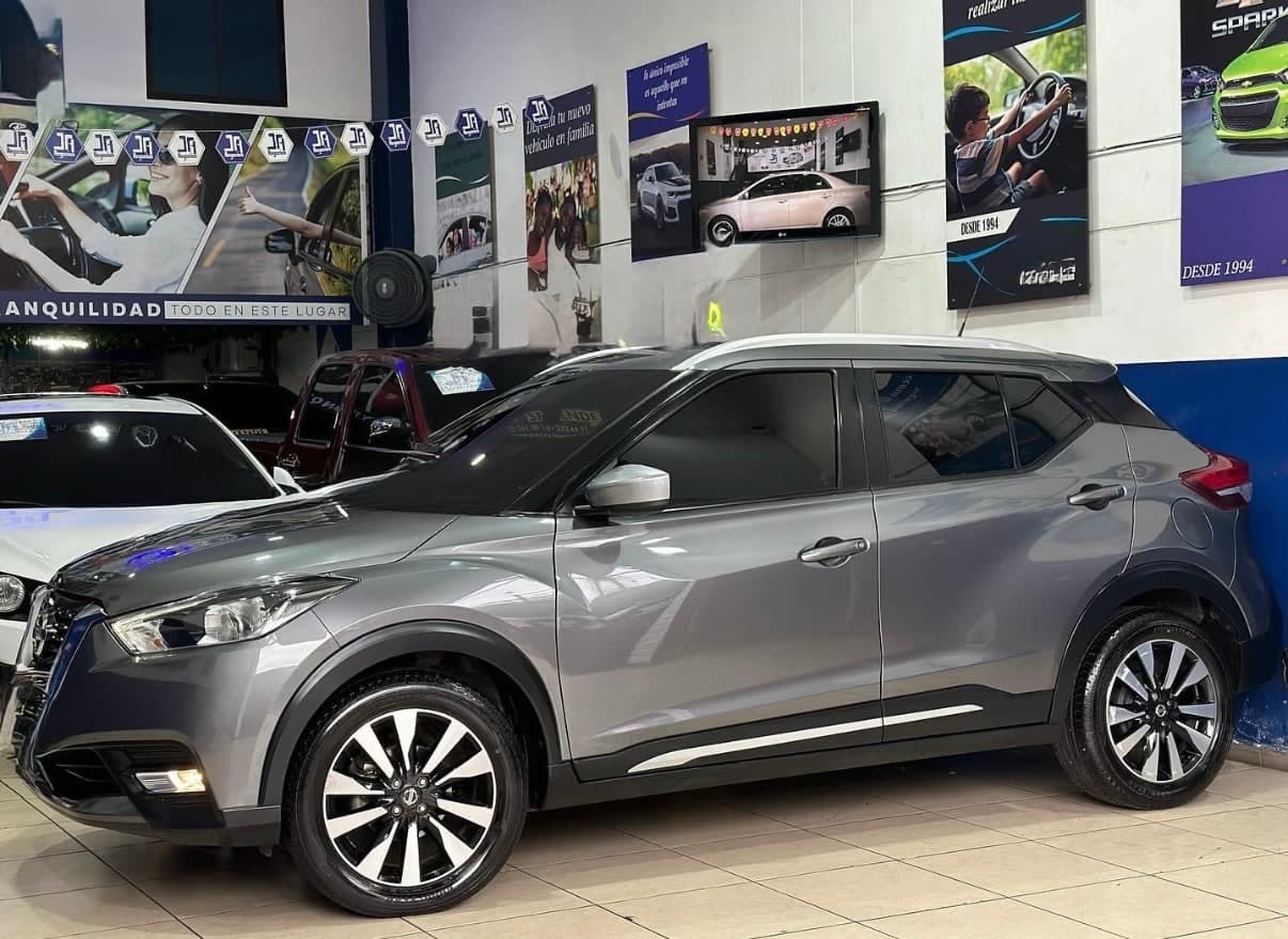 Nissan Kicks 2019 gris en venta en Medellín — foto adicional
