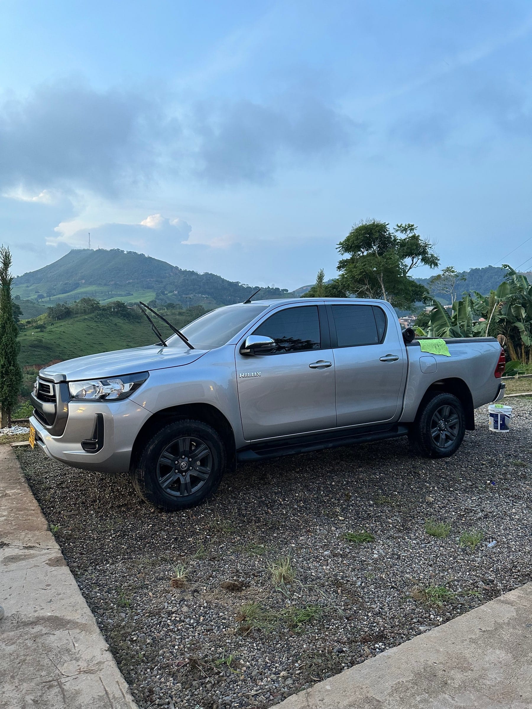 Toyota Hilux 2023 usado en Medellín — foto adicional